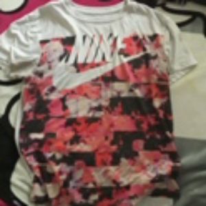 I'm selling this shirt because it doesn't fit me.